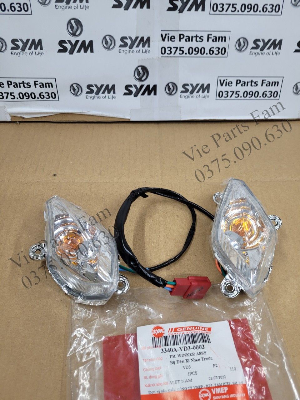 Cặp xi nhan trước Elegant (đời xi nhan trên đèn pha), hàng din SYM mới 100%