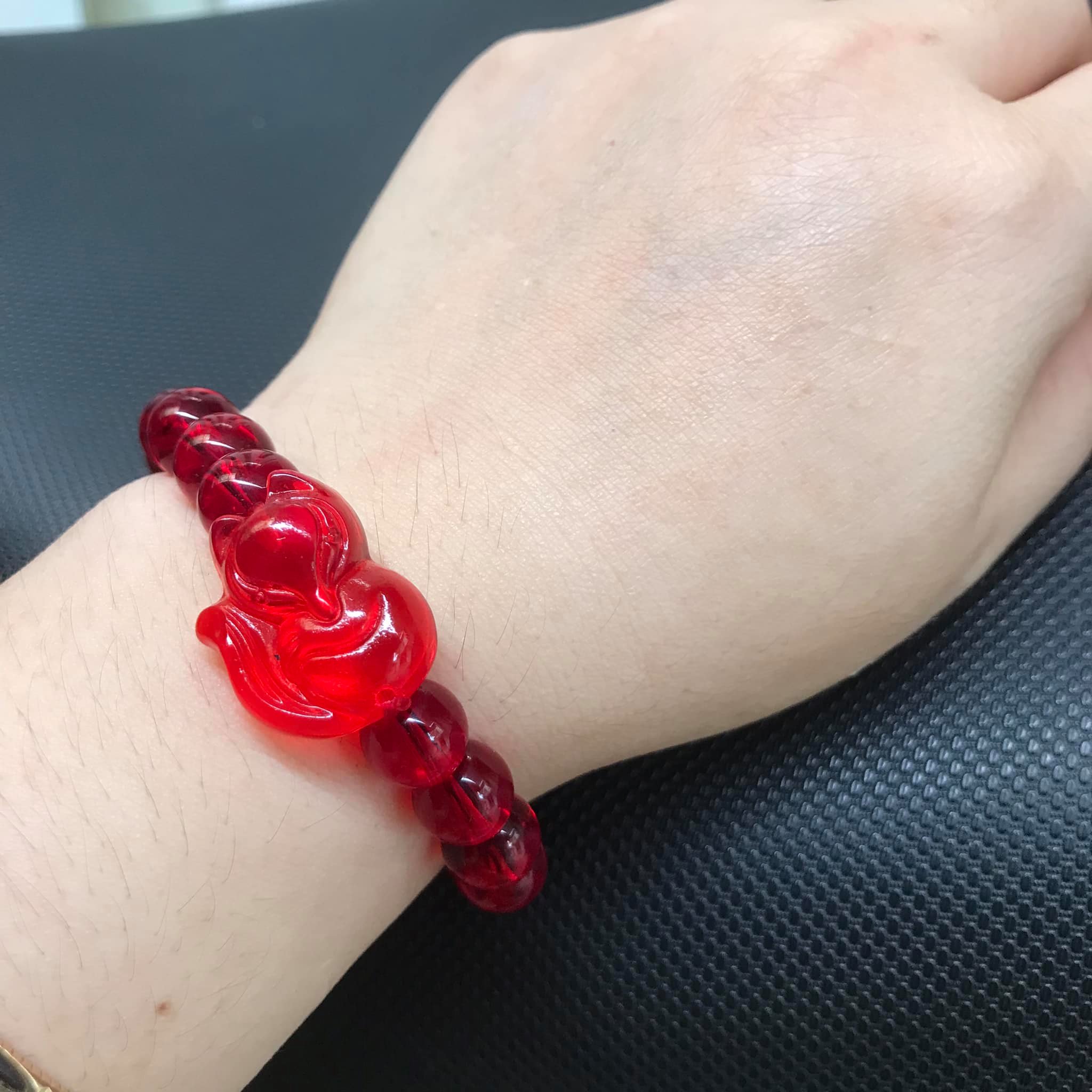 Vòng tay hồ ly đá poly đỏ