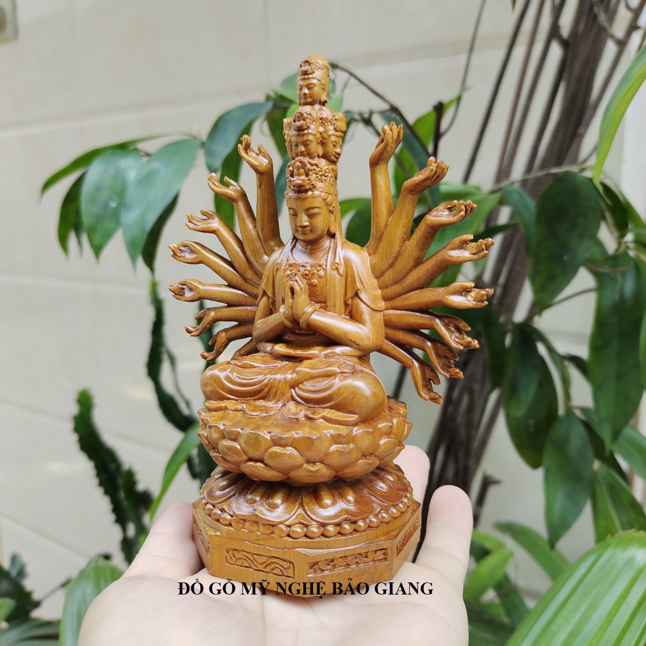 Tượng phật thiên thủ thiên nhãn gỗ bách xanh