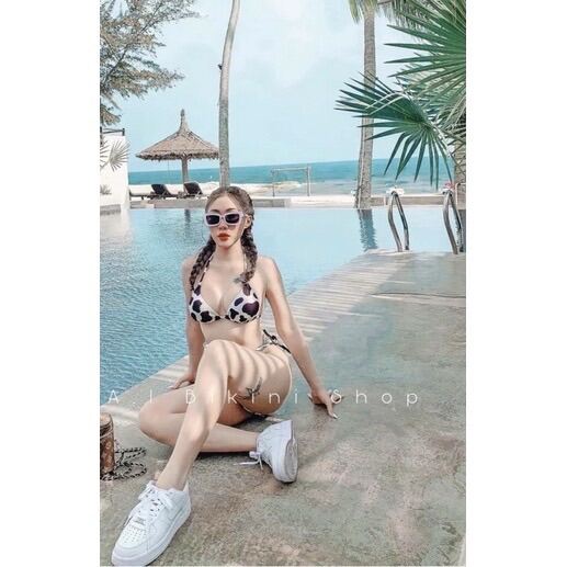 Bikini 2 mảnh hoạ tiết bò sữa.