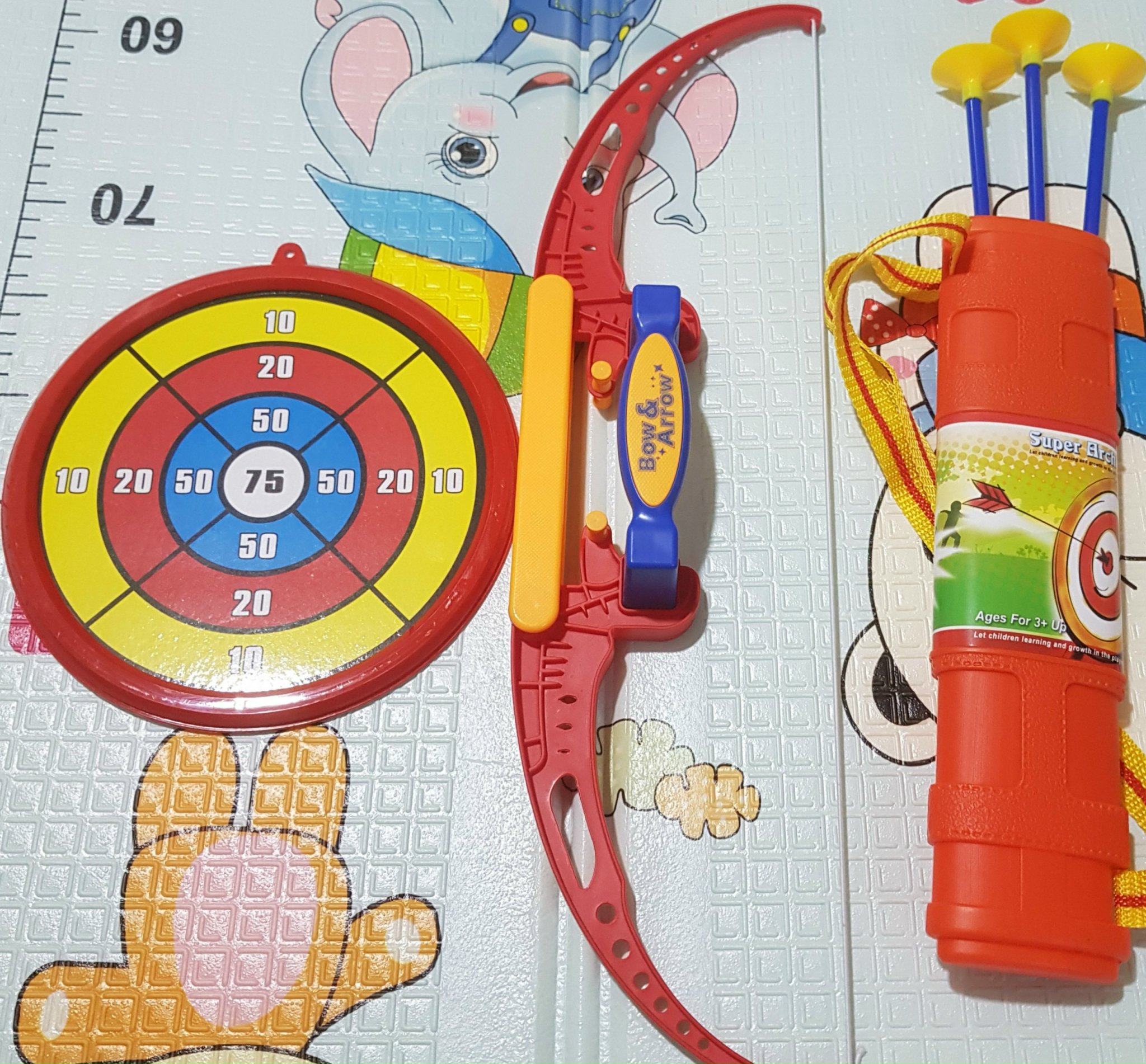 Trò chơi vận động- bắn cung cực kì hữu ích cho bé trai và gái trên 3 tuổi rèn luyện thể lực ngay từ khi còn rất nhỏ, tăng cường sự tập trung cao sự để bé không bị phân tâm, đầu tên bằng các mút cực an toàn siêu chắc chắn