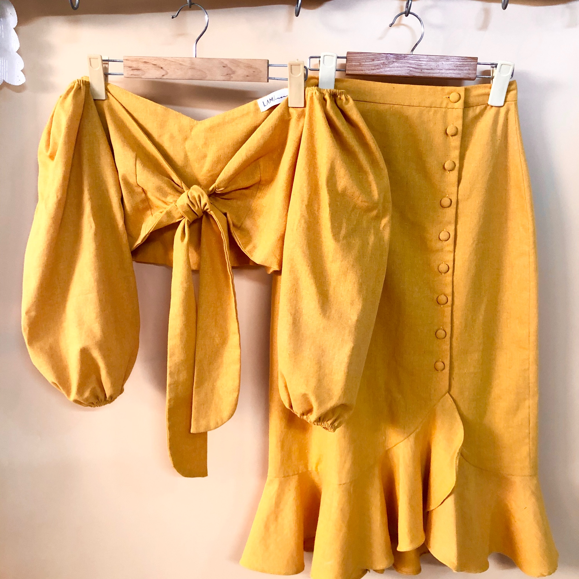 Set Áo trễ vai và chân váy midi linen