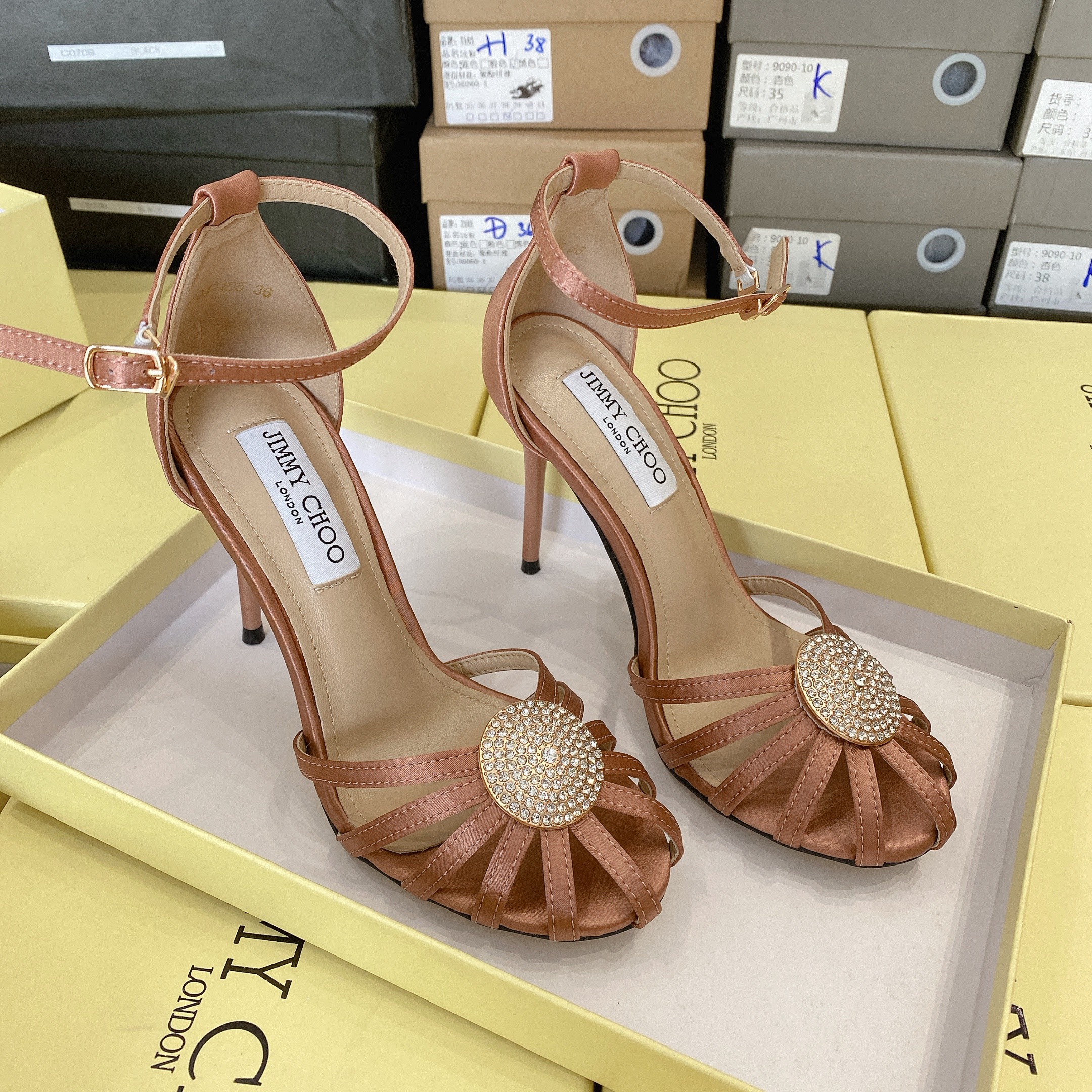Giày sandal cao gót dây mũi tròn đính tag đá