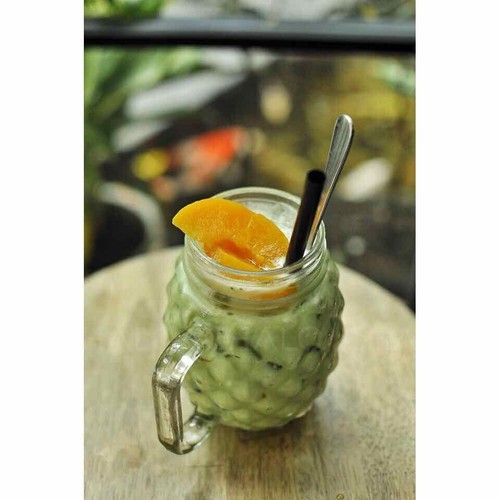 CỐC THỦY TINH HÌNH QUẢ DỨA 500ML KÈM NẮP