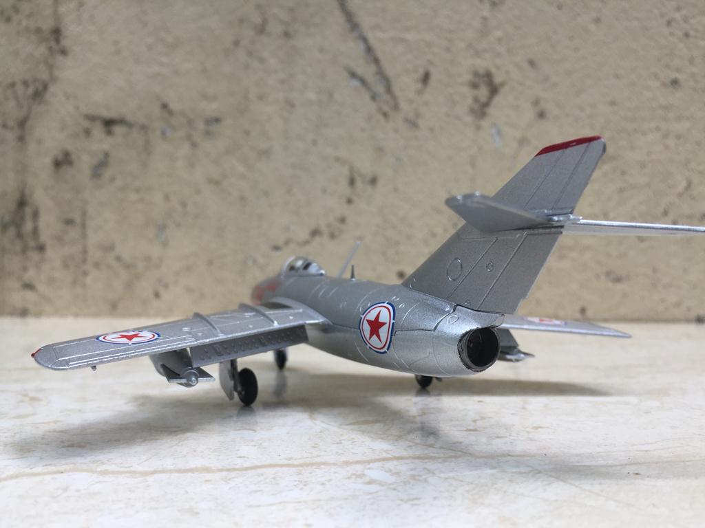 [HCM]Mô hình máy bay Tiêm kích MIG 15 - 1:72