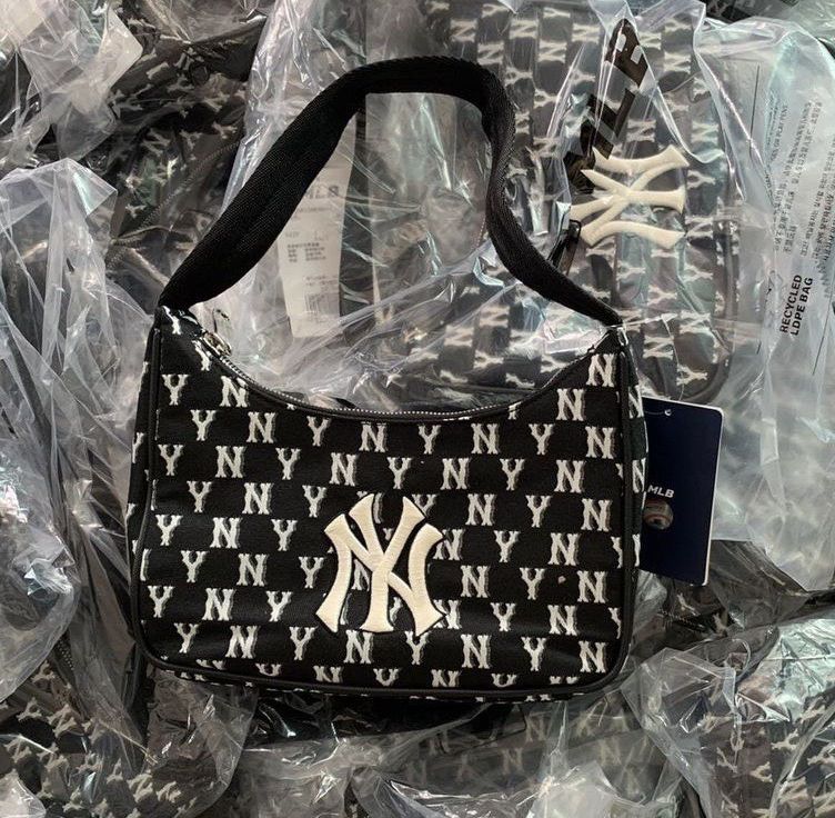 Túi kẹp nách DENIM MLB