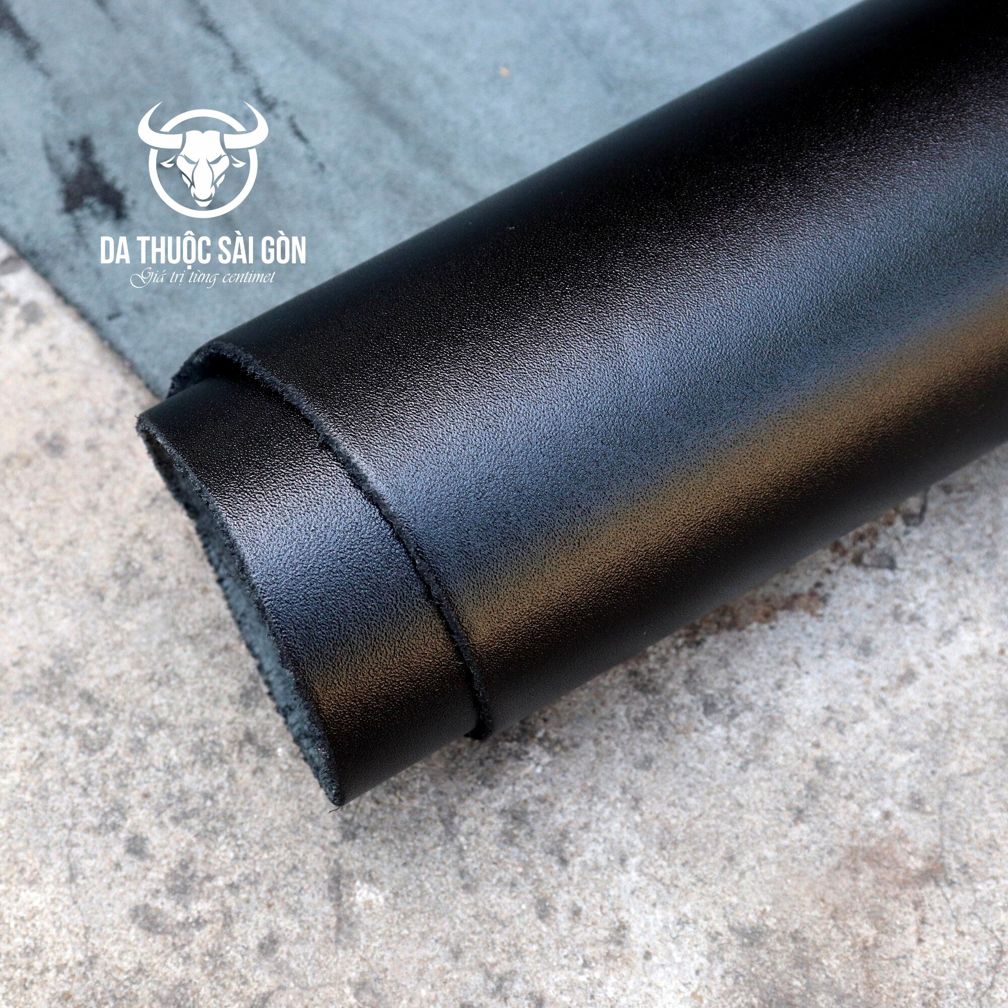 Cowhide oil glossy black luxury brand leather belongs to Saigon, quality moccasins flexible, độ thickness 1.6mm-1.8mm, fit garment bags, wallets, leather