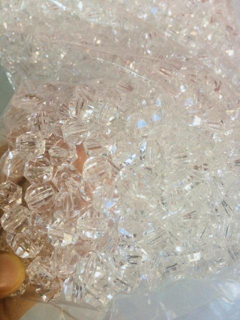 Gói 100gram hạt cườm góc 10mm nhiều màu làm handmade trang trí thủ công có lỗ sâu