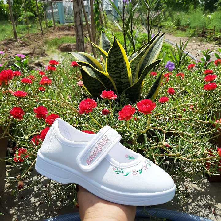 Girls' Shoes for School and Play with Embroidered Straps in Pu Leather