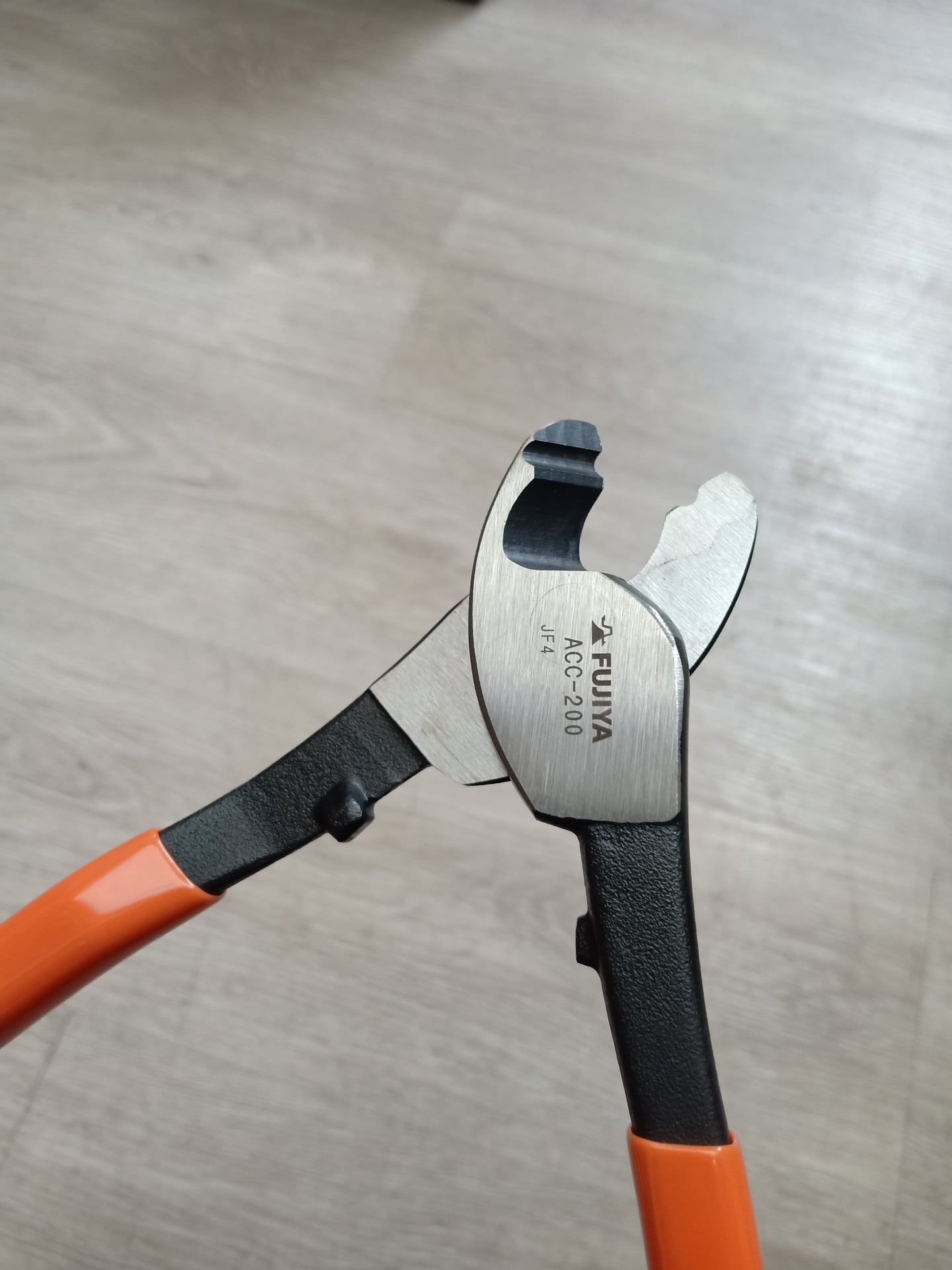 Kìm cắt cáp Fujiya ACC-150, ACC-200