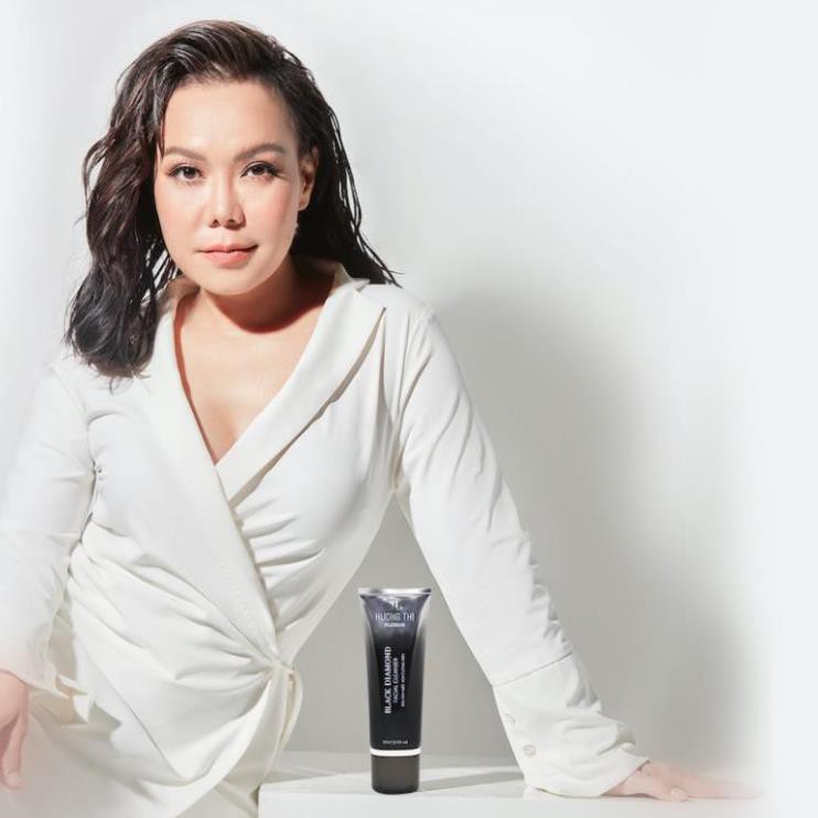 Sữa rửa mặt kim cương đen Hương Thị 120ml