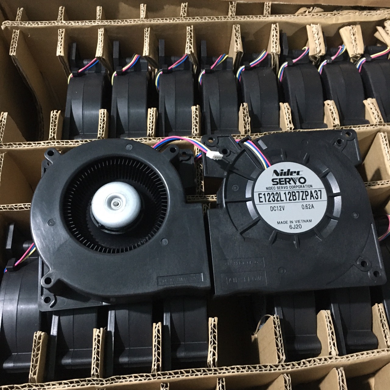 Quạt sò vuông Nidec Servo 12V