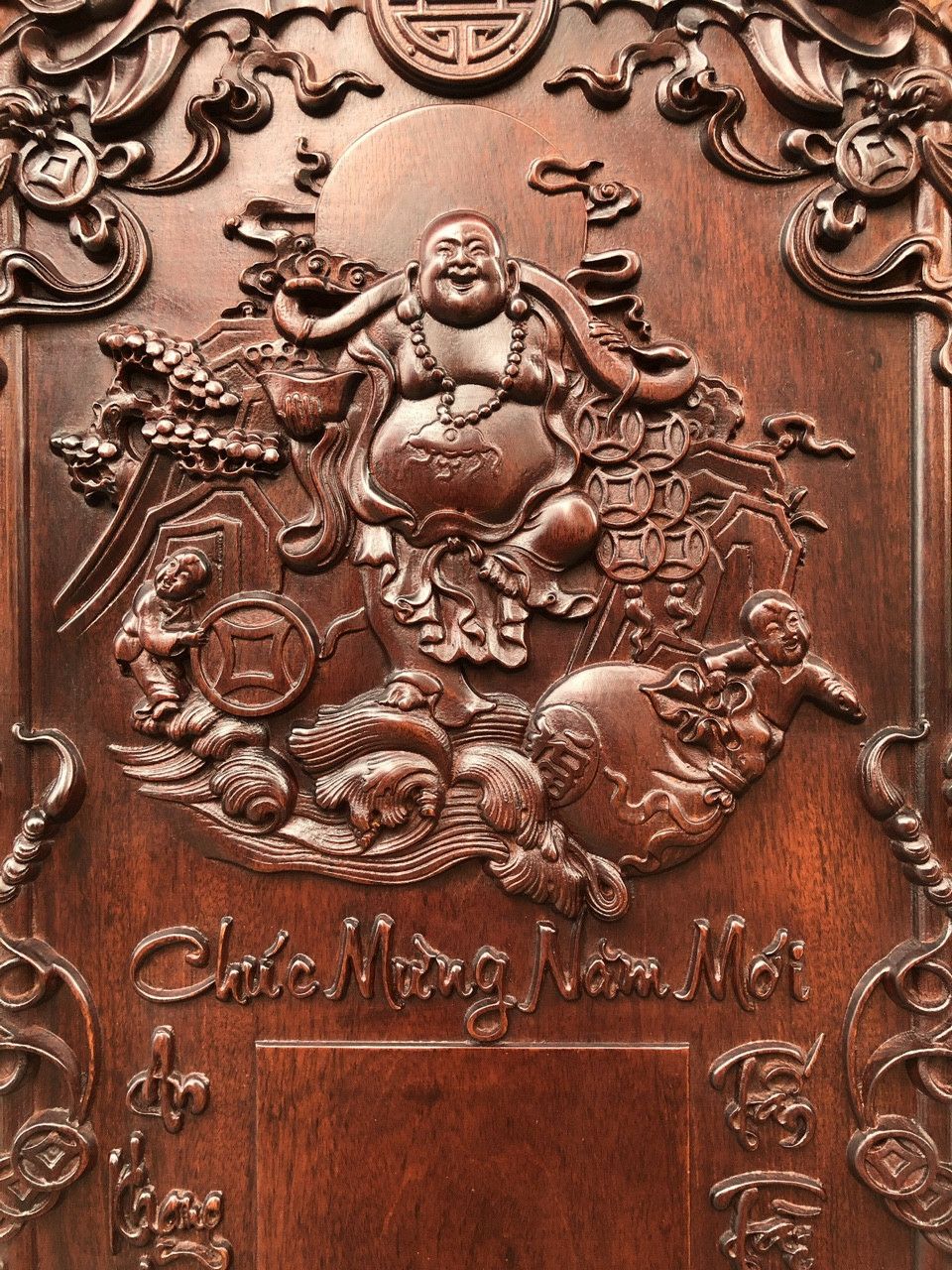 ĐỐC LỊCH THẦN TÀI GỖ GỤ