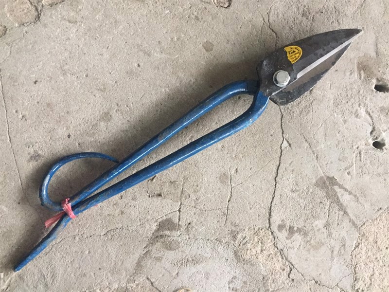 Kéo cắt tôn rèn Thủ Công của người Việt Nam, lưỡi thép làm bằng nhíp xe ( Phần lưỡi ~14 cm và loại ~18cm)