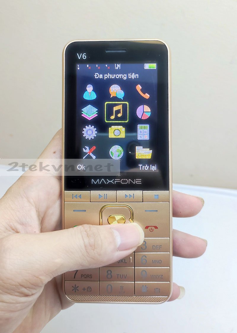 Điện thoại 4 sim siêu mỏng v6/v12 pin khủng giá rẻ