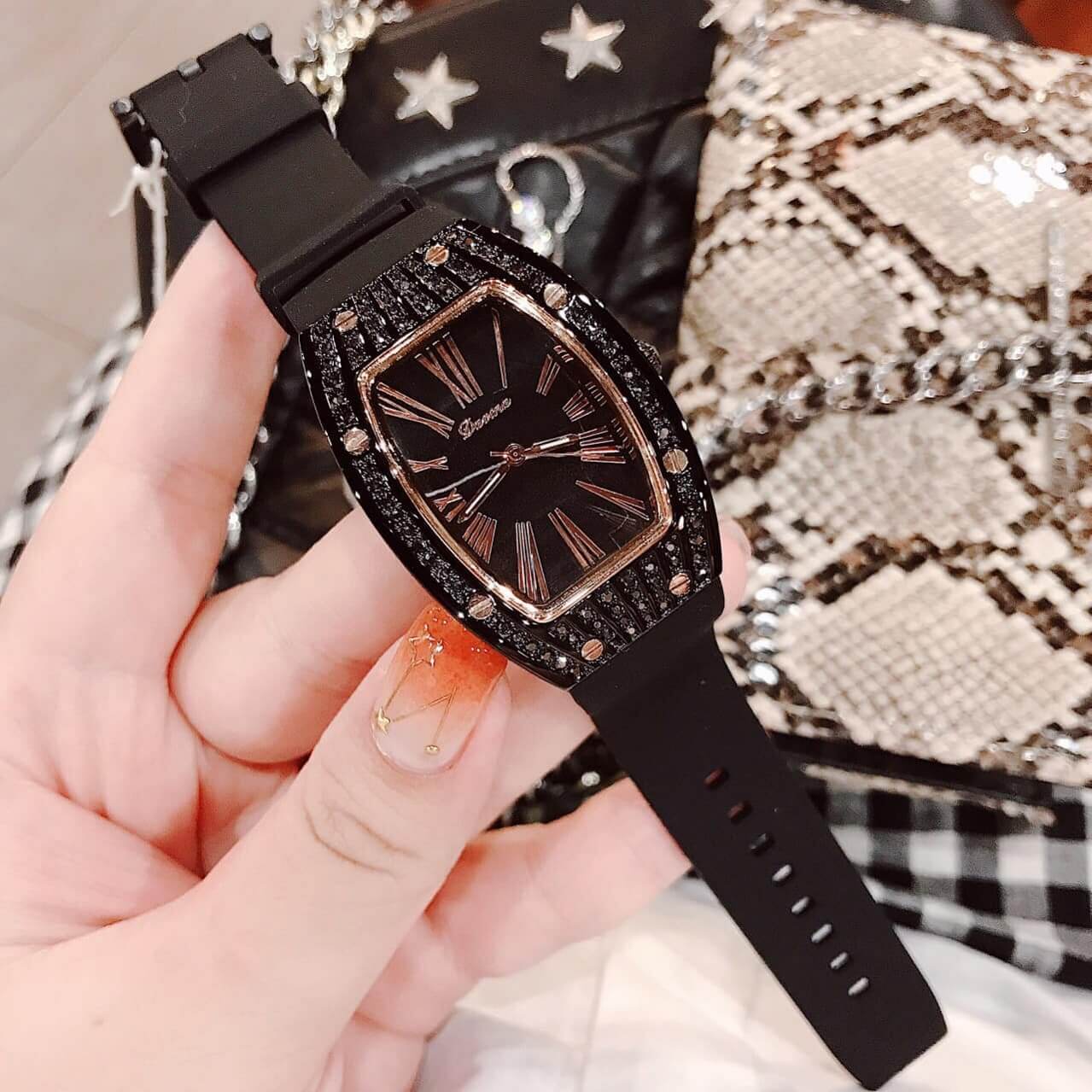 Đồng Hồ Davena Nữ Dây Silicon Đen 30x38mm Black Authentic