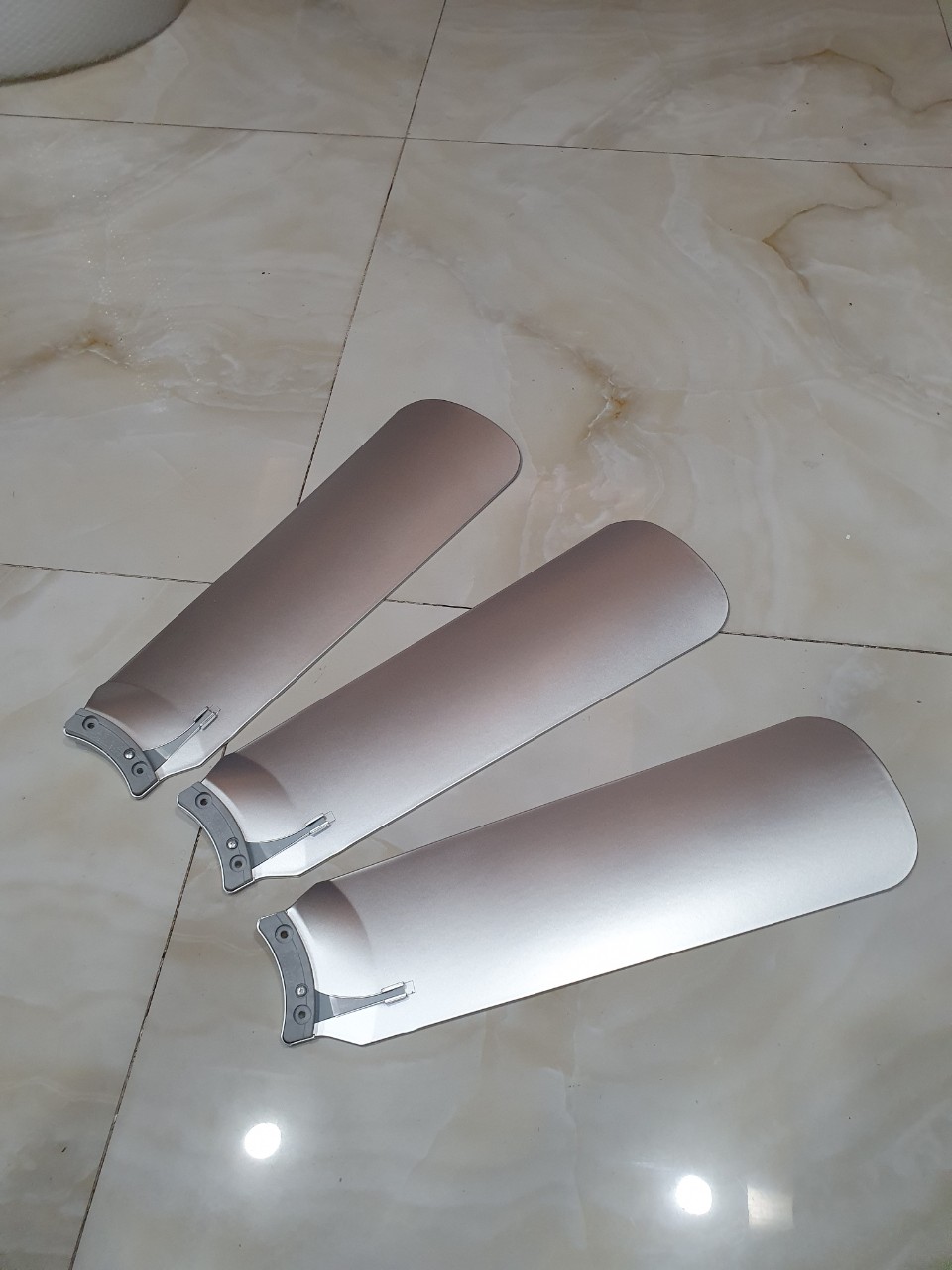 Quạt trần 3 cánh Panasonic F-48CZL (TI 14CM .LẮP CHO TRẦN THÂP )