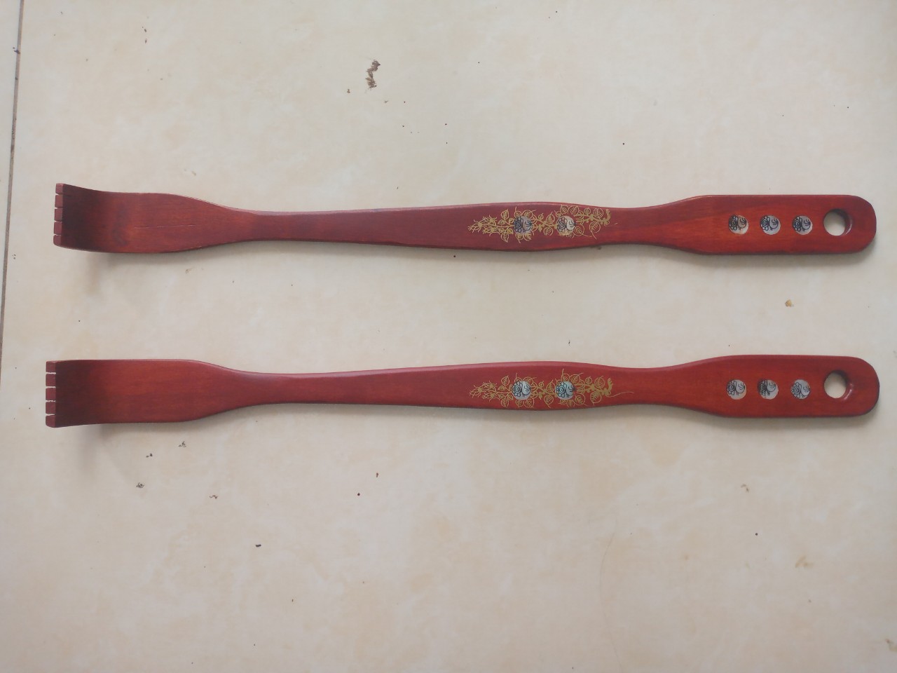 Cây gãi lưng bằng gỗ khảm xà cừ 48cm