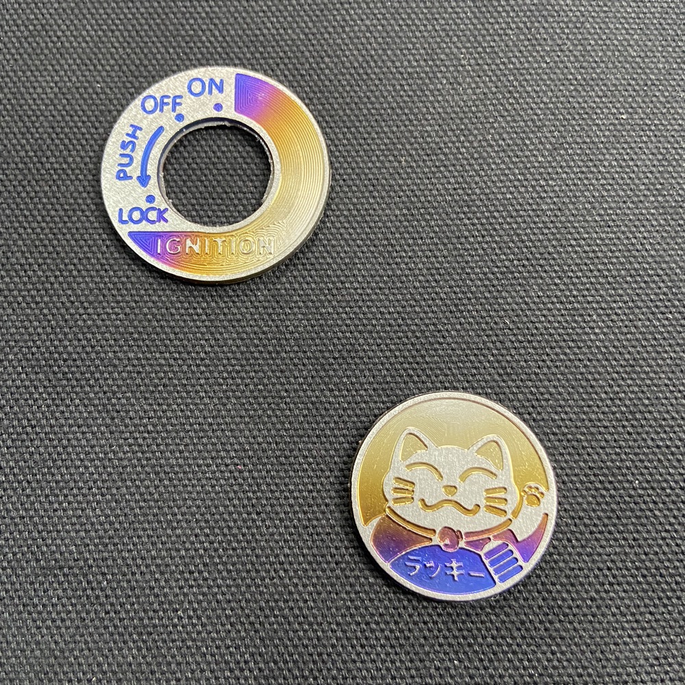 [HCM][HÀNG YAMAHA] TEM TITAN Ổ KHÓATEM LOGO MÈO NHỎ TRANG TRÍ DÒNG XE SIRIUSEXCITER 135 MẪU NHỎ KEO 3M SIÊU DÍNH (CHẤT LIỆU TITAN 100%)