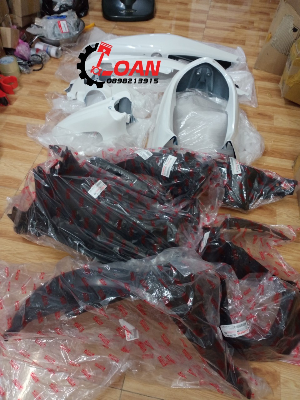 FULL DÀN ÁO TAURUS MÀU TRẮNG ĐEN HÀNG ZIN