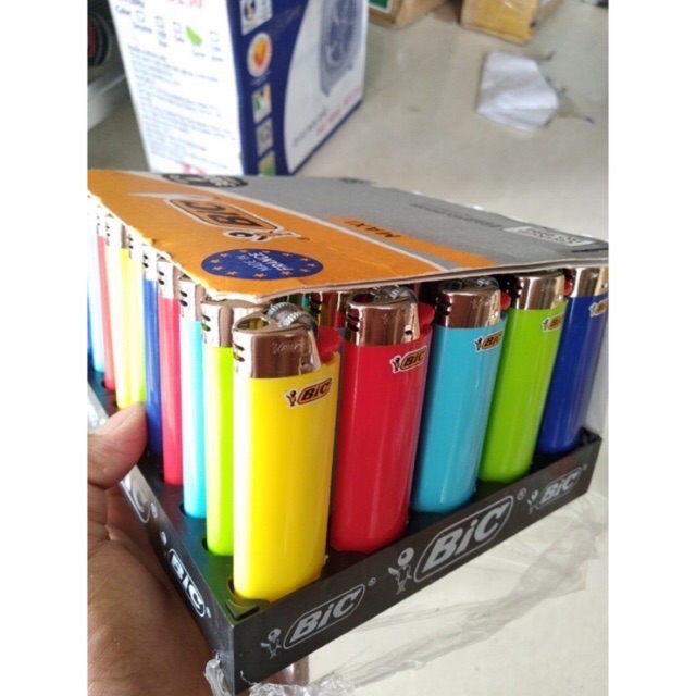 Bật lửa BIC đục xịn (1 lốc 50 cái)