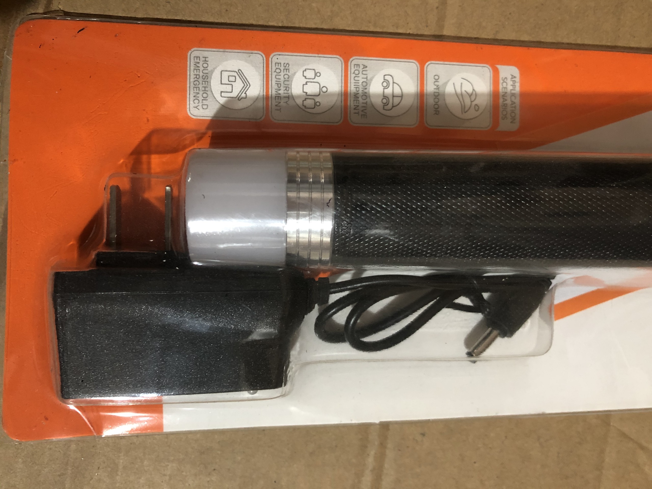 Đèn pin tích điện 8930 Kamisafe