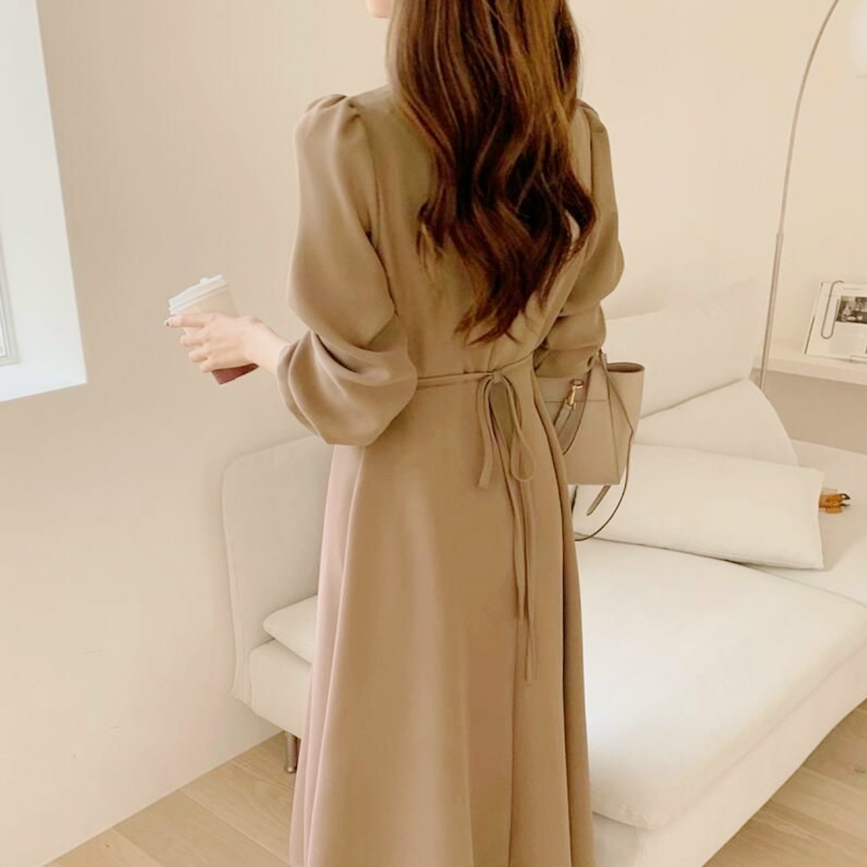 Đầm kem tay dài thắt eo