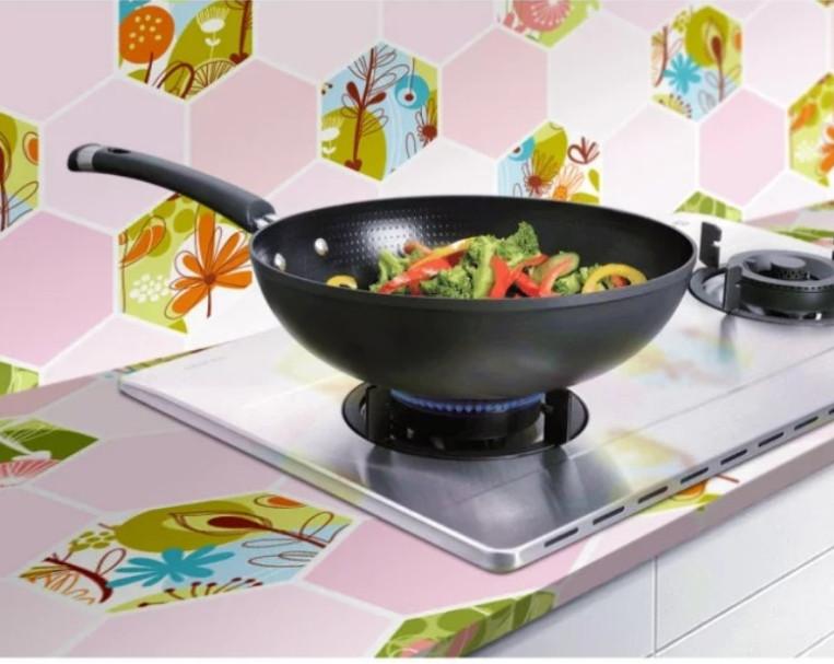 Cuộn 3m decal giấy dán bếp tráng nhôm cách nhiệt ô chéo khổ 60cm keo sẵn