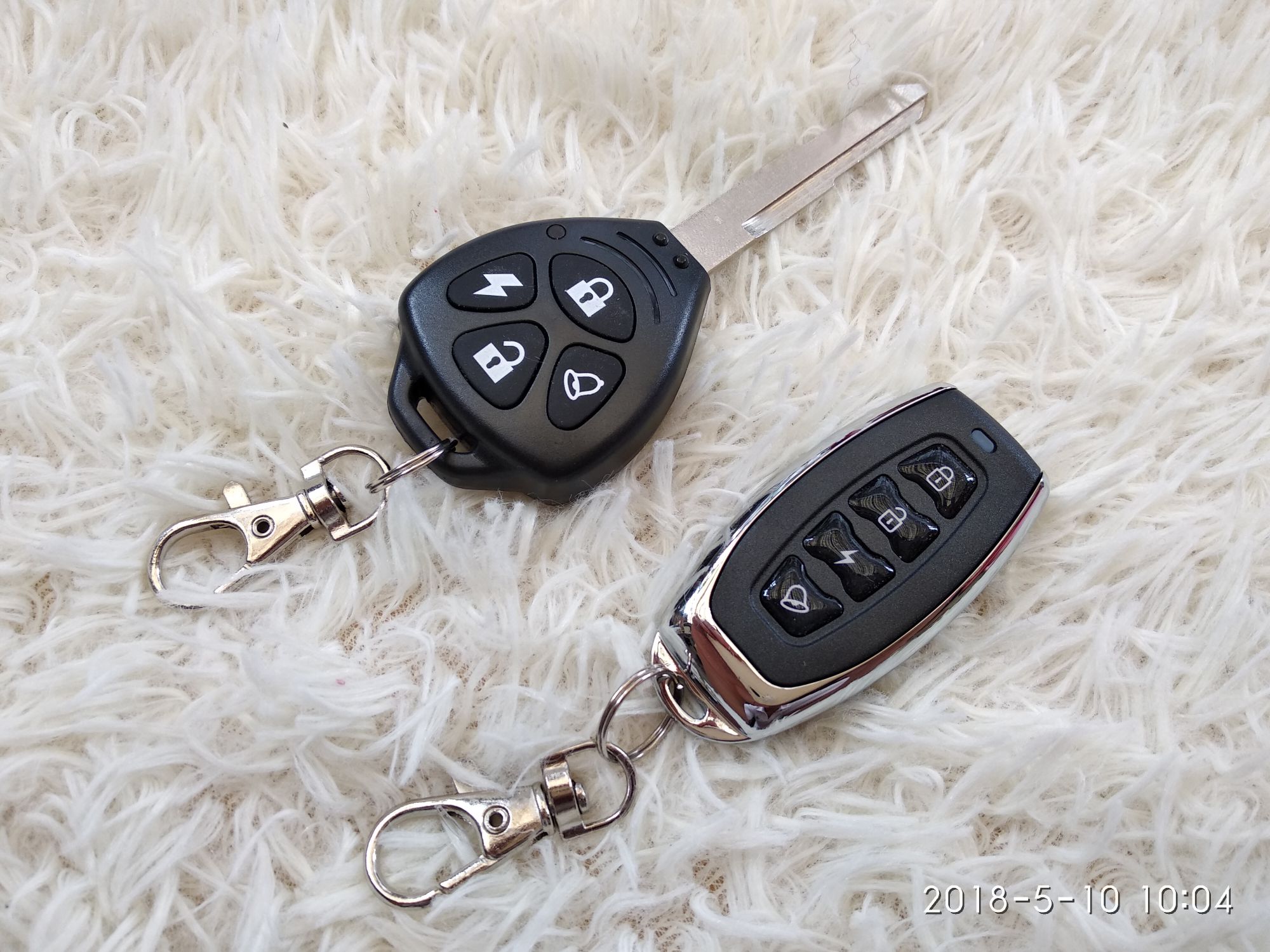 Khóa chống trộm xe máy 4 nút 1 chìa 1 remote TA-04F