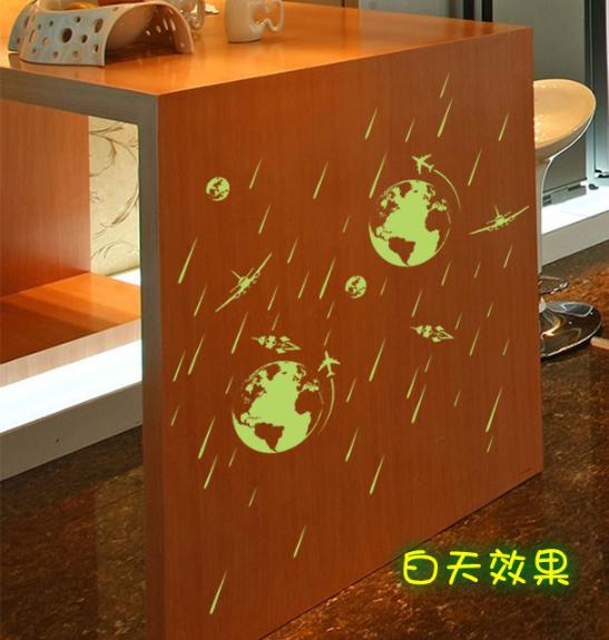 Decal trang trí Trái Đất Vũ Trụ - Dạ Quang