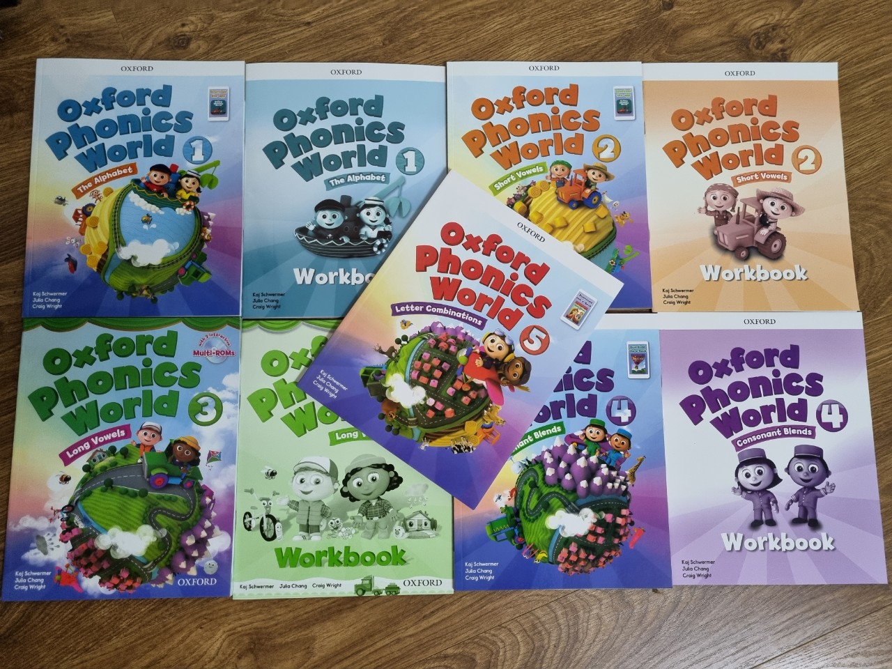 Bộ Oxford Phonics world 2 khổ to A4 [ bộ 2 cuốn + tặng kèm file nghe Mp3]