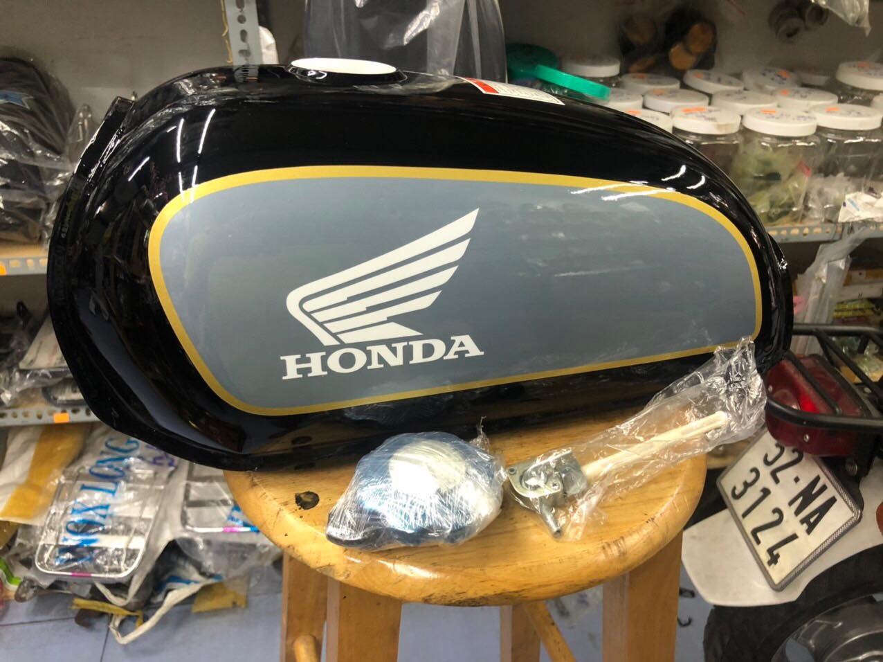 trọn bộ bình xăng lớn cds sơn đen cho anh em dọn xe honda 67-Cd- đủ phụ kiện