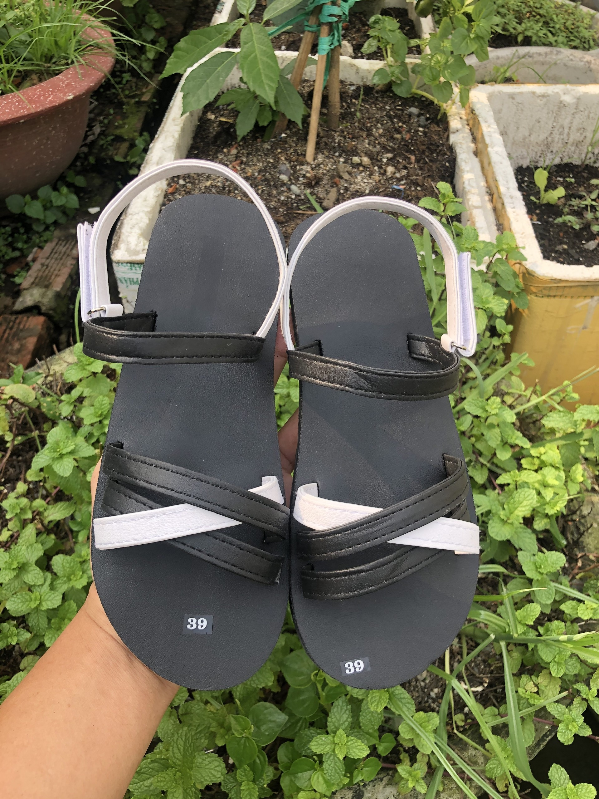 Xăng đan nữ đế đen quai đen trắng size từ 34 đến 42