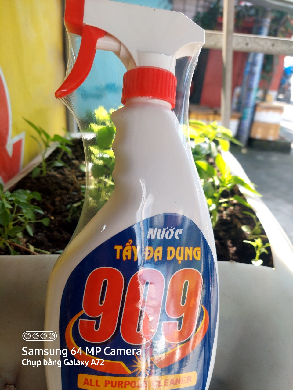 chai xịt tẩy đa năng 909