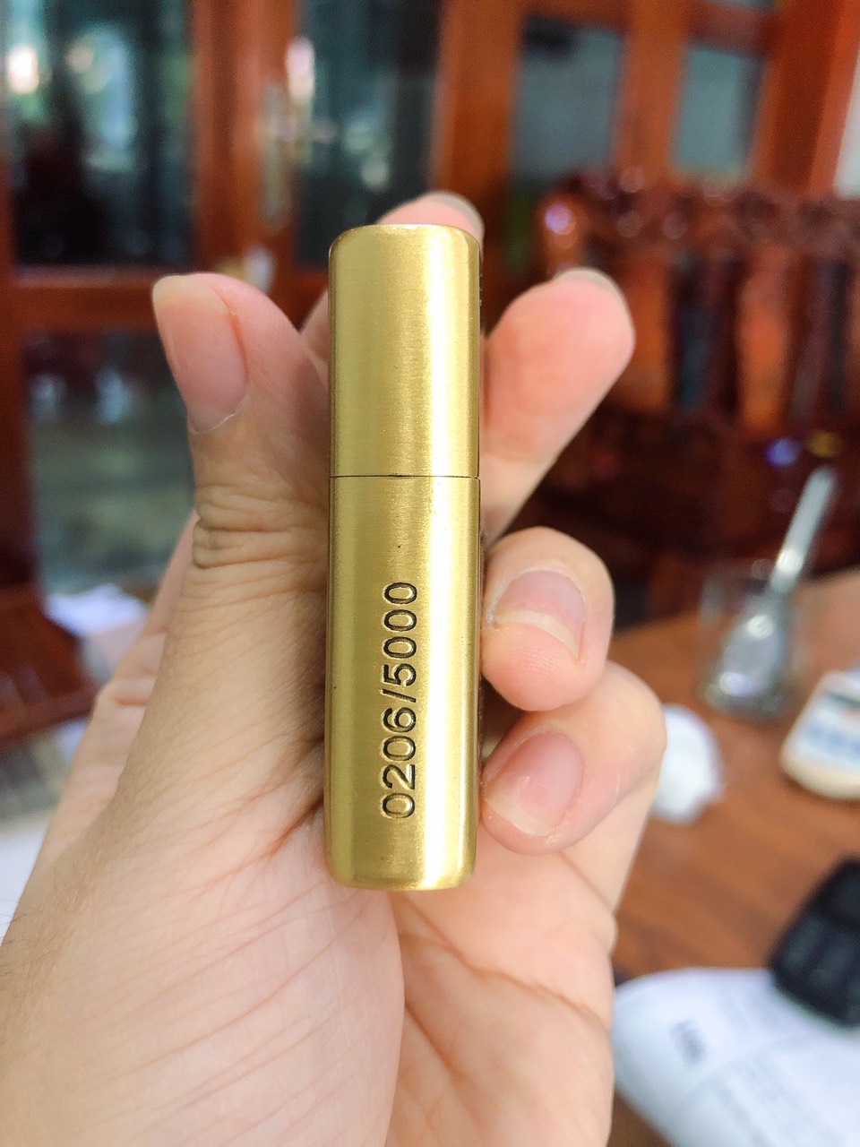 BẬT LỬA ZIPPO KHẮC HÌNH XE JEEP MÀU VÀNG -RUỘT VÀNG