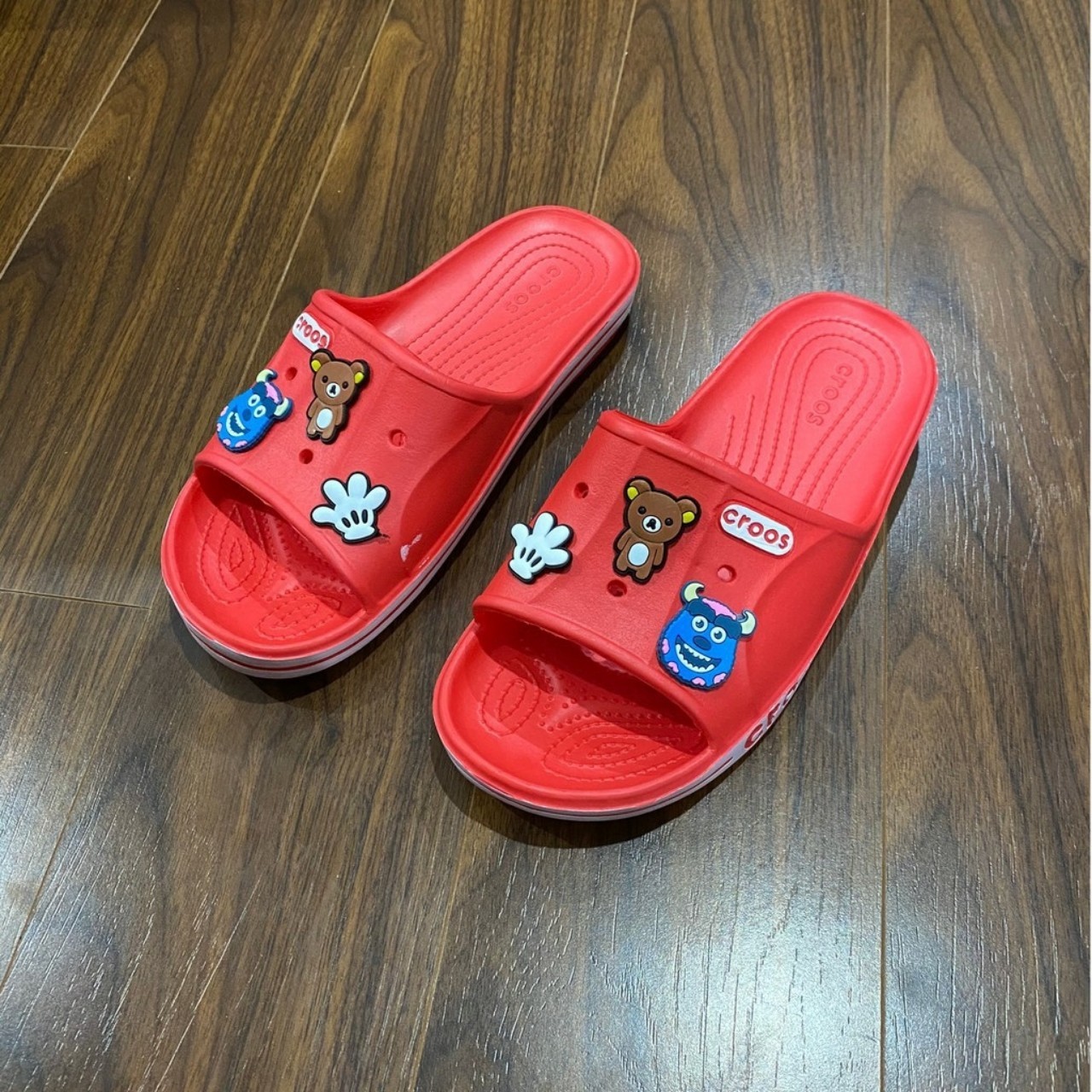Dép Croos tặng kèm 6 sticker