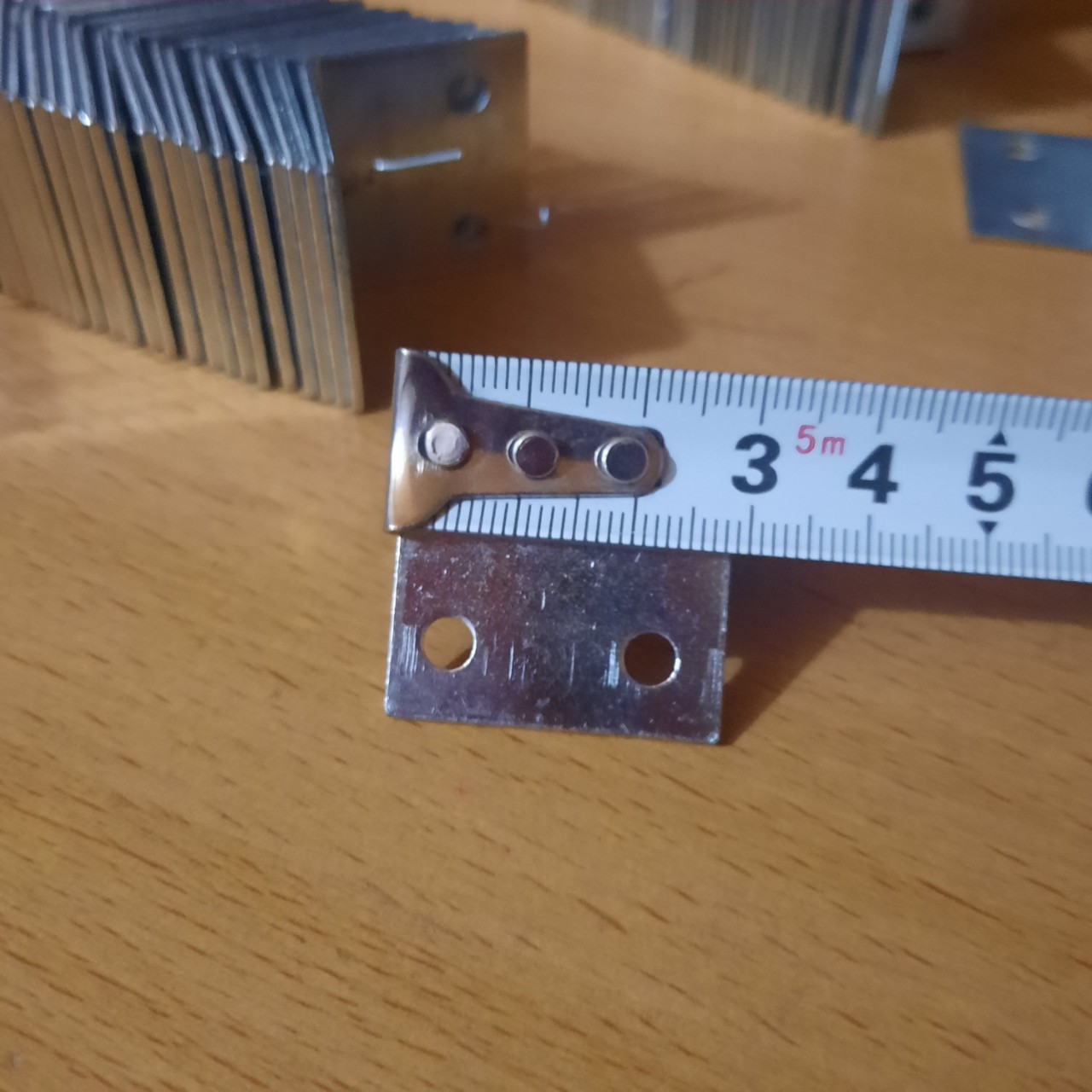 Combo 50 ke góc sắt vuông 4 lỗ thẳng