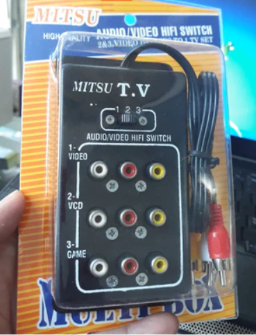 Good Quality 3-Way Av Splitter (9 Holes) with Gold-Painted Iron Box