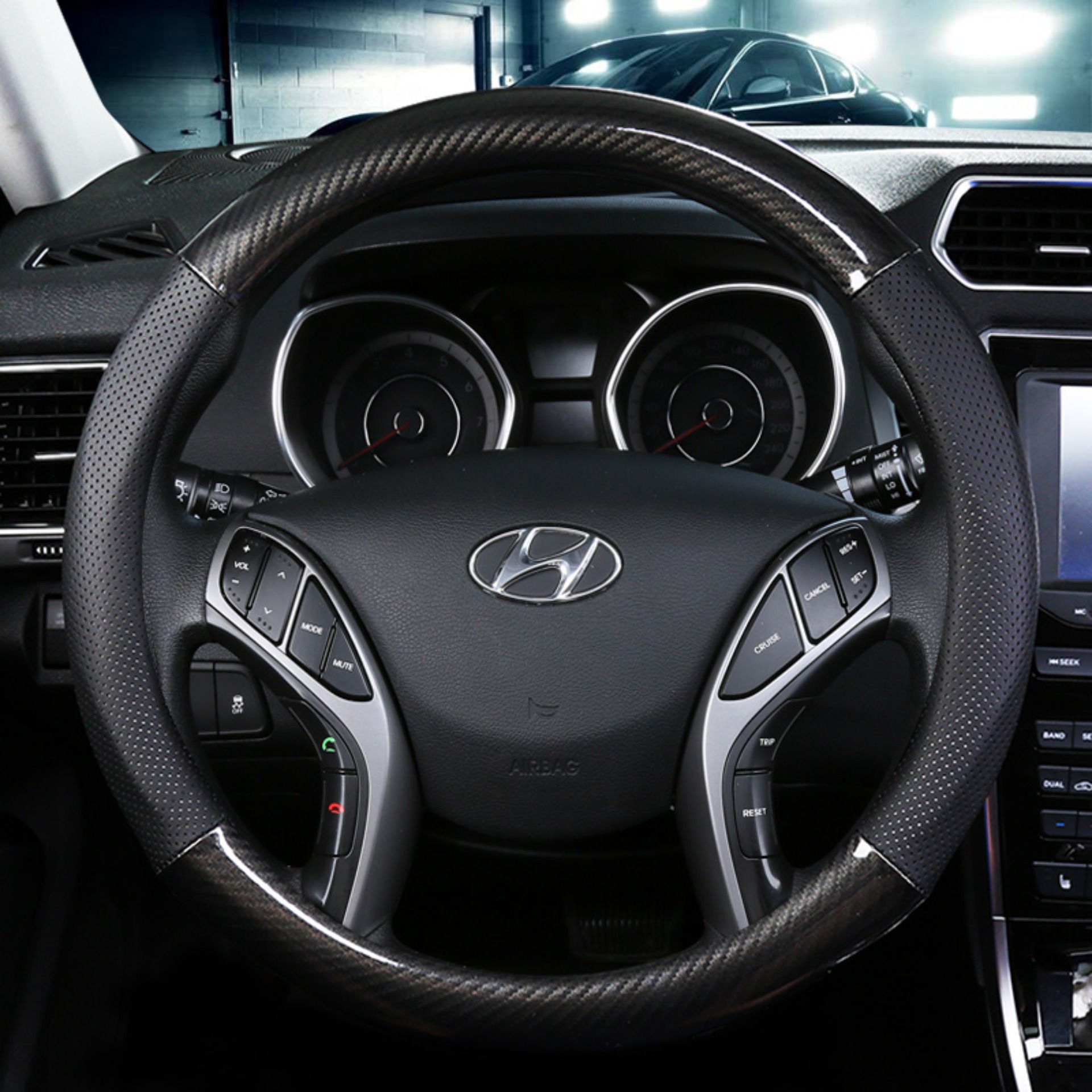 BỌC VÔ LĂNG DA CARBON CAO CẤP XE HYUNDAI