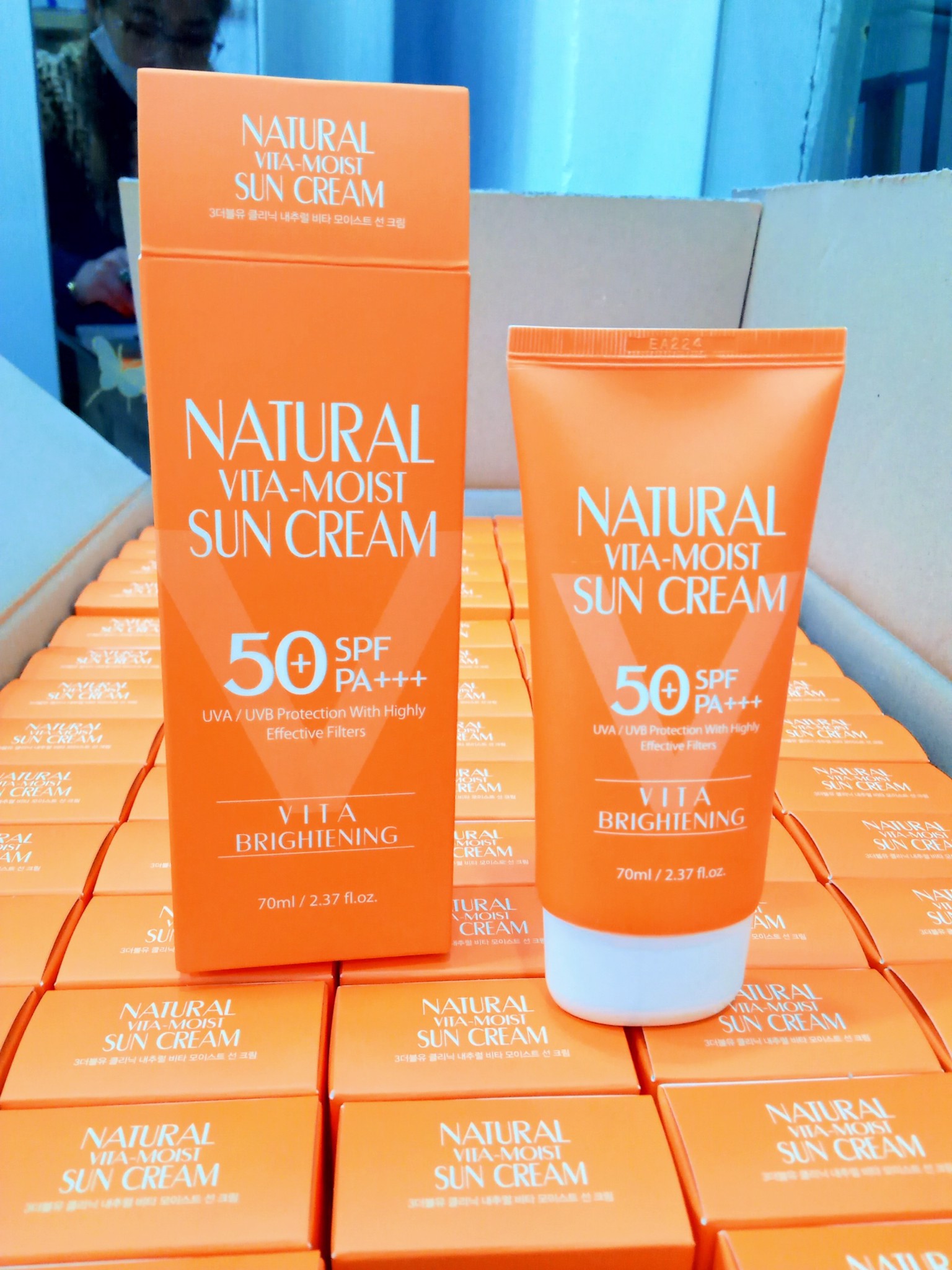 Kem chống nắng 3W Natural Vita-Moist Sun Cream SPF 50+ 70ml (Cam)