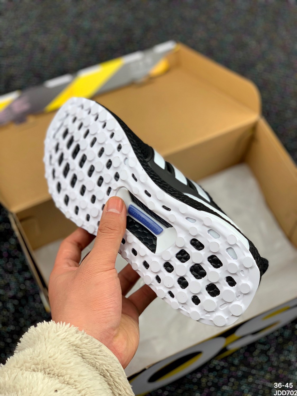 [HCM]GIÀY THỂ THAO ULTRABOOST 4.0 (ĐEN SỌC TRẮNG)