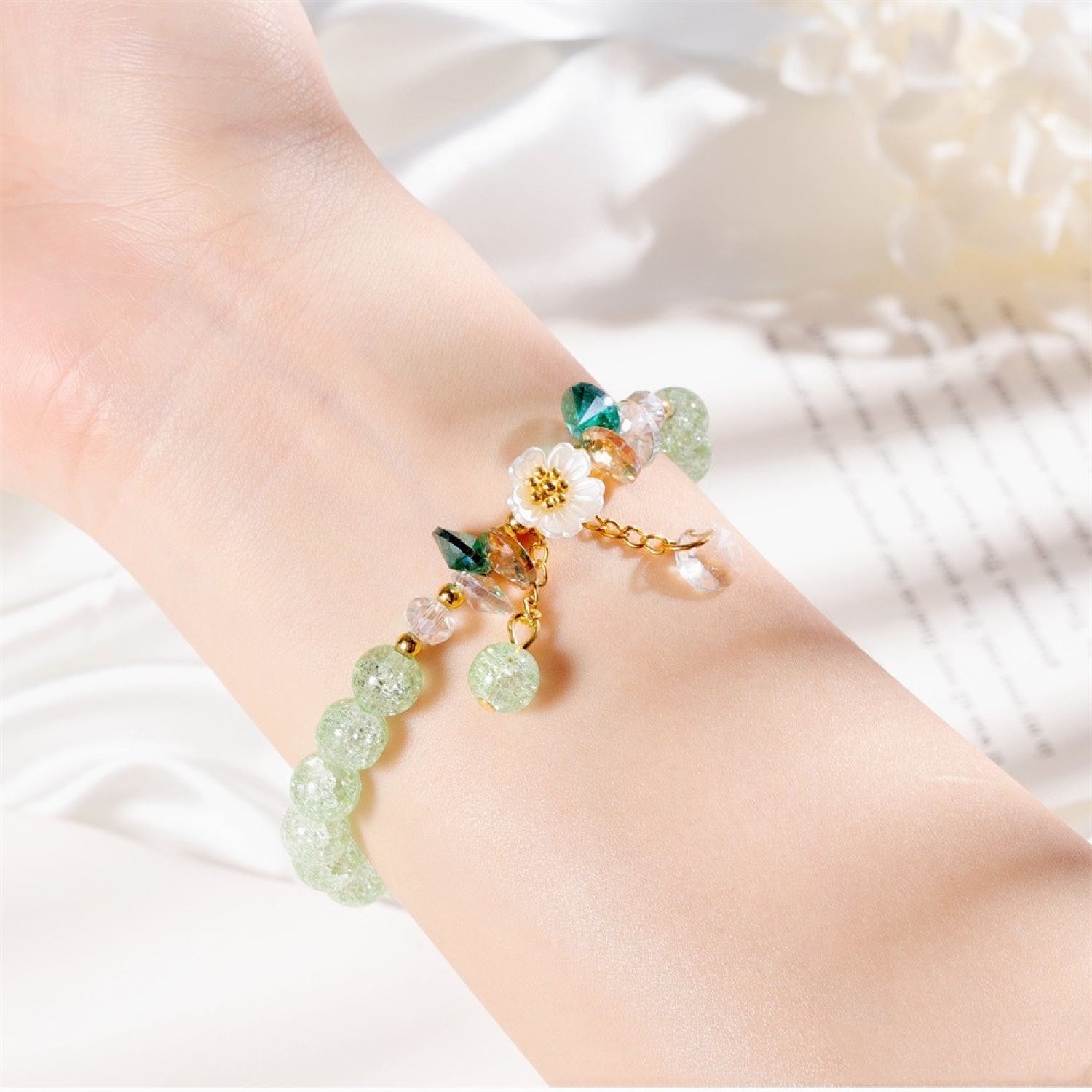 Vòng Tay Chuỗi Hạt Pha Lê Hình Hoa Cúc