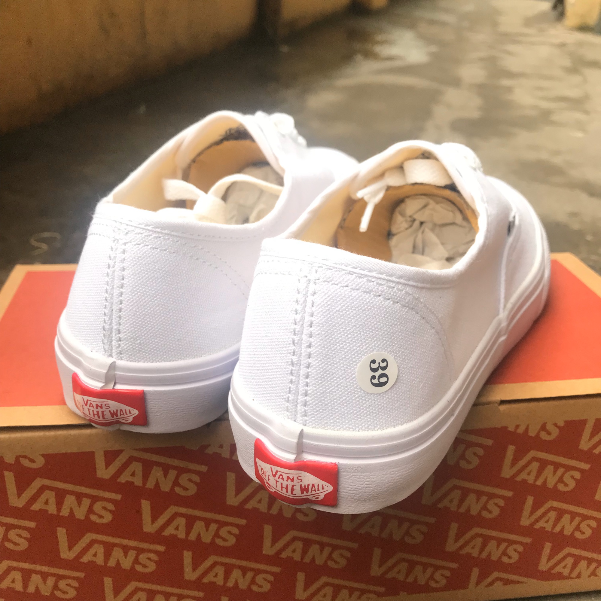 Giày Vans classic Trắng (Full box, tag)