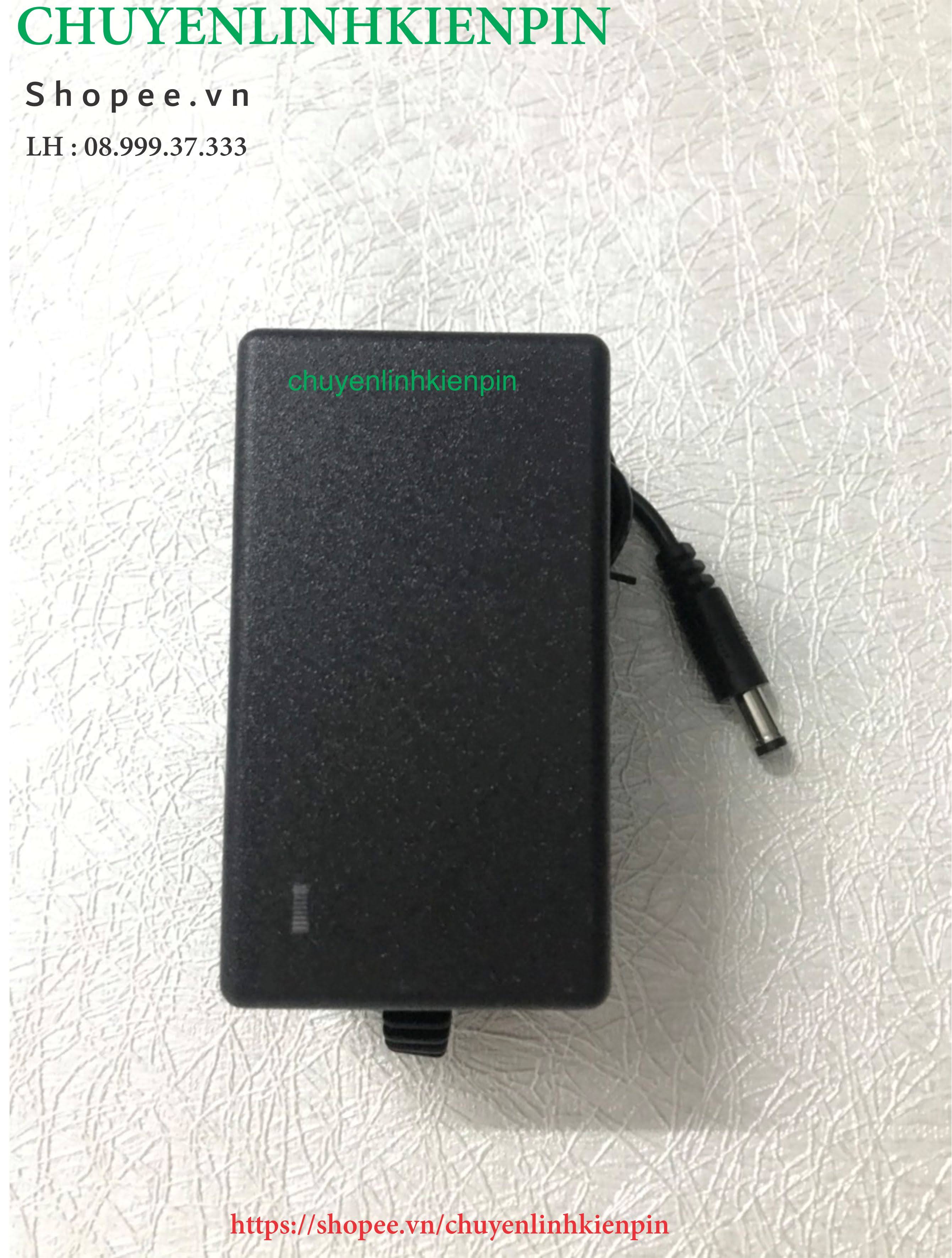 Sạc Lion 2S 8.4V 2A ,có đèn báo đầy ( BL64 82 )