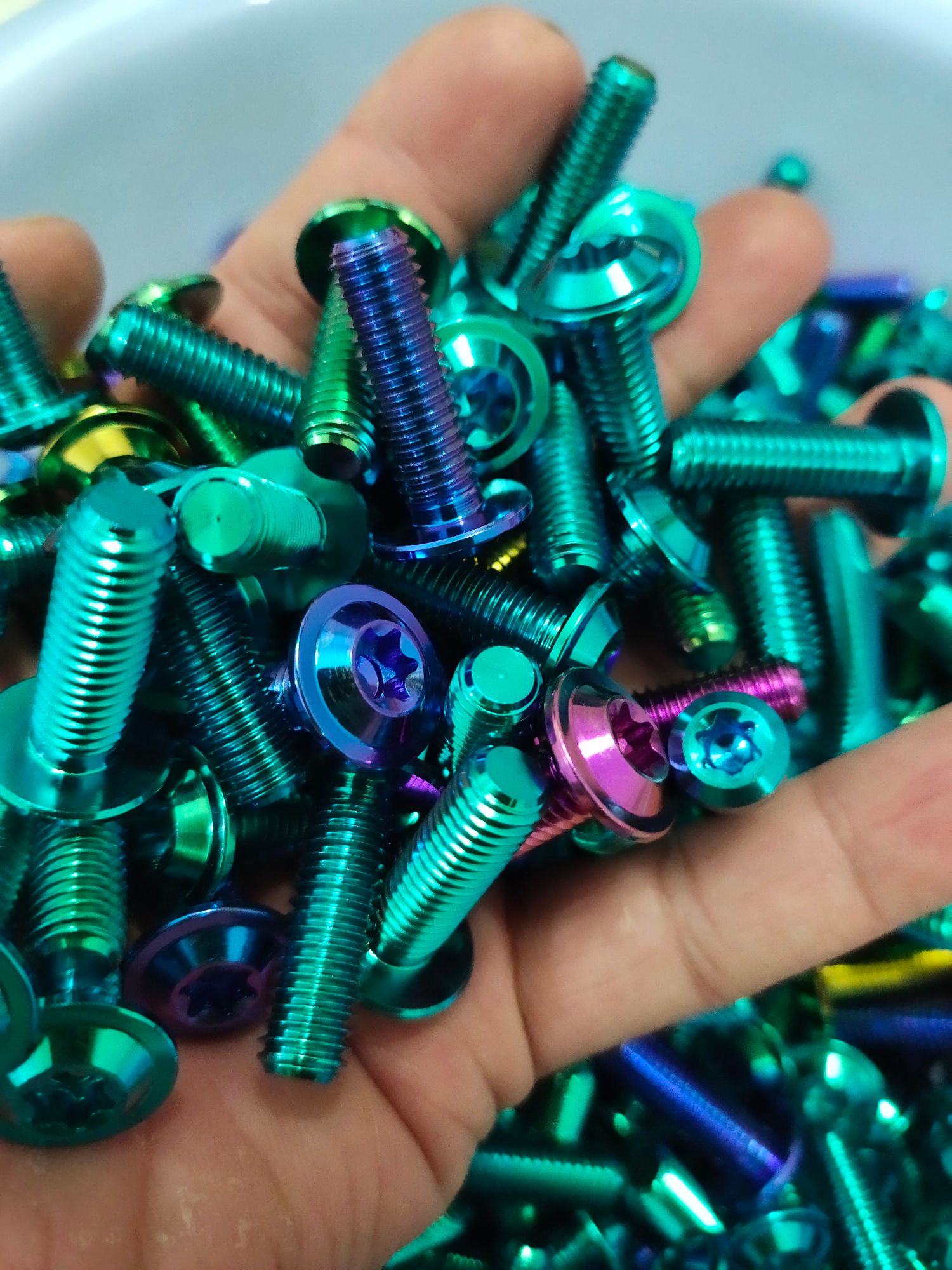 10 ốc titan gr5 8li25 xanh luc bảo gan đỉa và gác chân các loai xe