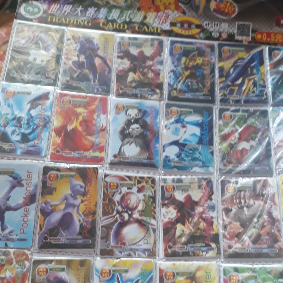 Vỉ 120 thẻ bài pokemon bằng lụa (nhựa dẻo)