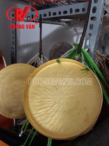 Thanh la đồng múa lân