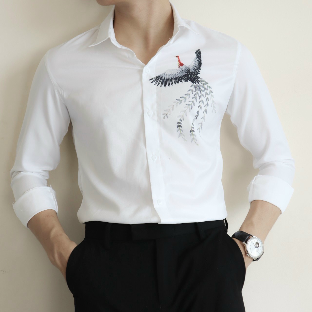 ÁO SƠ MI NAM DÀI TAY TRƠN BASIC LOGO TRÊN NGỰC TM026