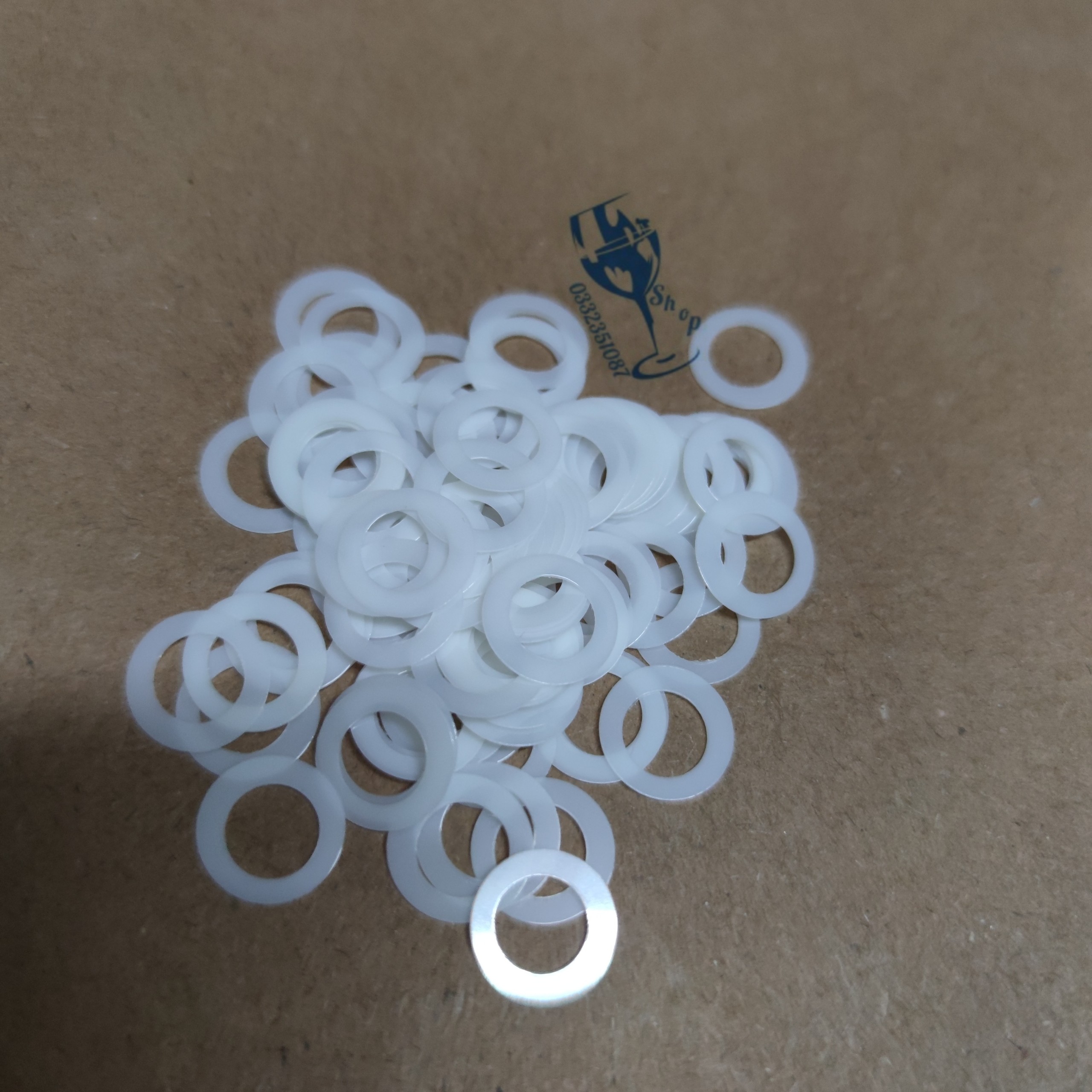 100c long đen đệm quạt màu trắng