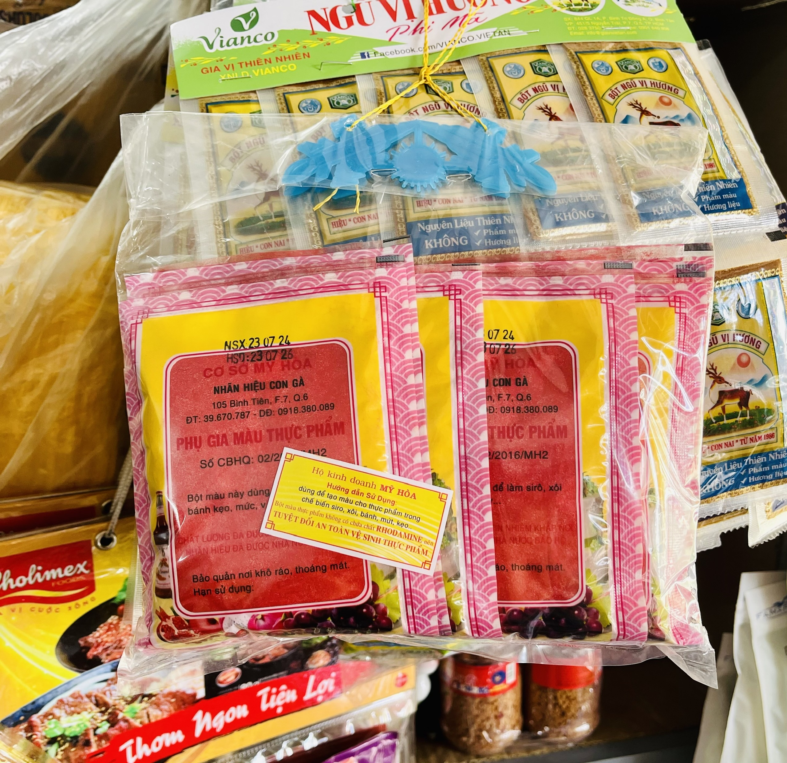 Lốc Màu thực phẩm - màu đỏ hiệu Con Gà (10 gói x 50g)
